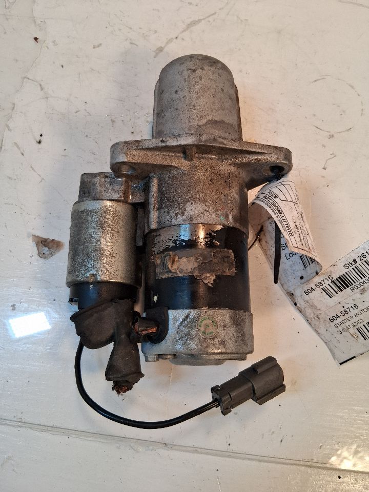 Starter Motor from a 2002 Infiniti I35, photo 2