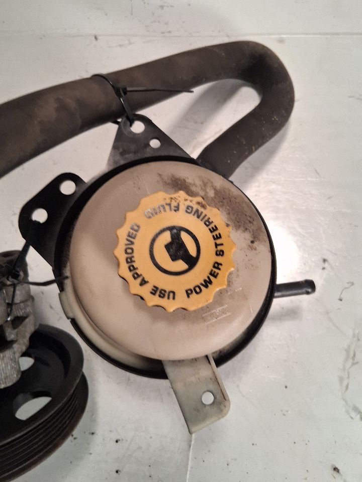 Power Steering Pump from a 2004 Dodge Caravan, photo 3
