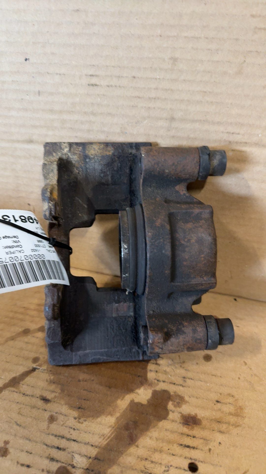 Brake Caliper from a 1998 GMC 1500, front, left side, photo 2
