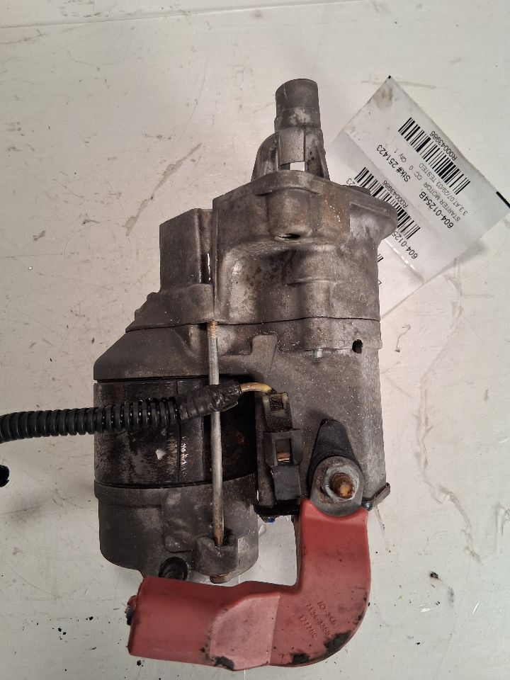 Starter Motor from a 2004 Dodge Caravan, photo 2