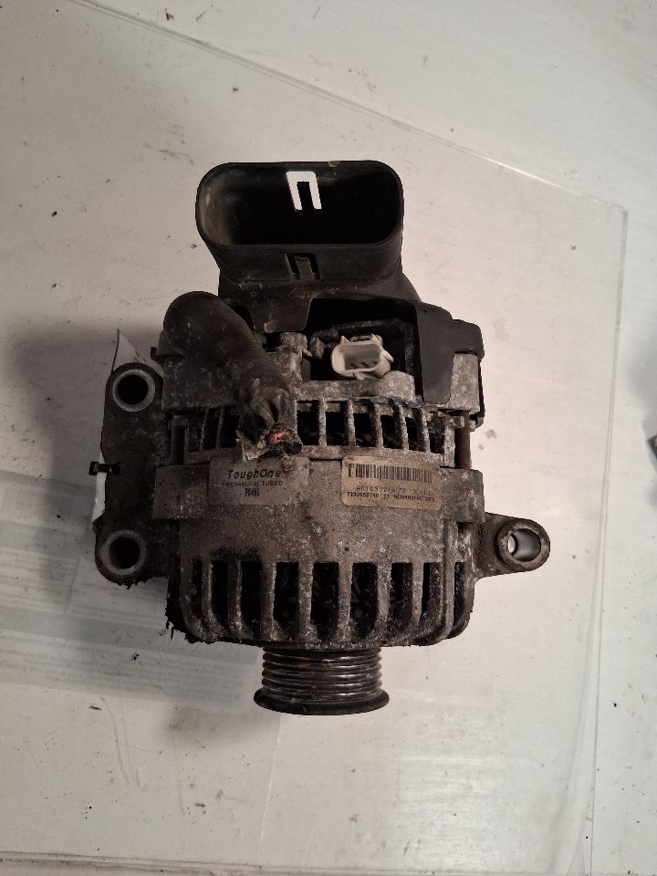 Alternator from a 2006 Ford Focus, photo 3