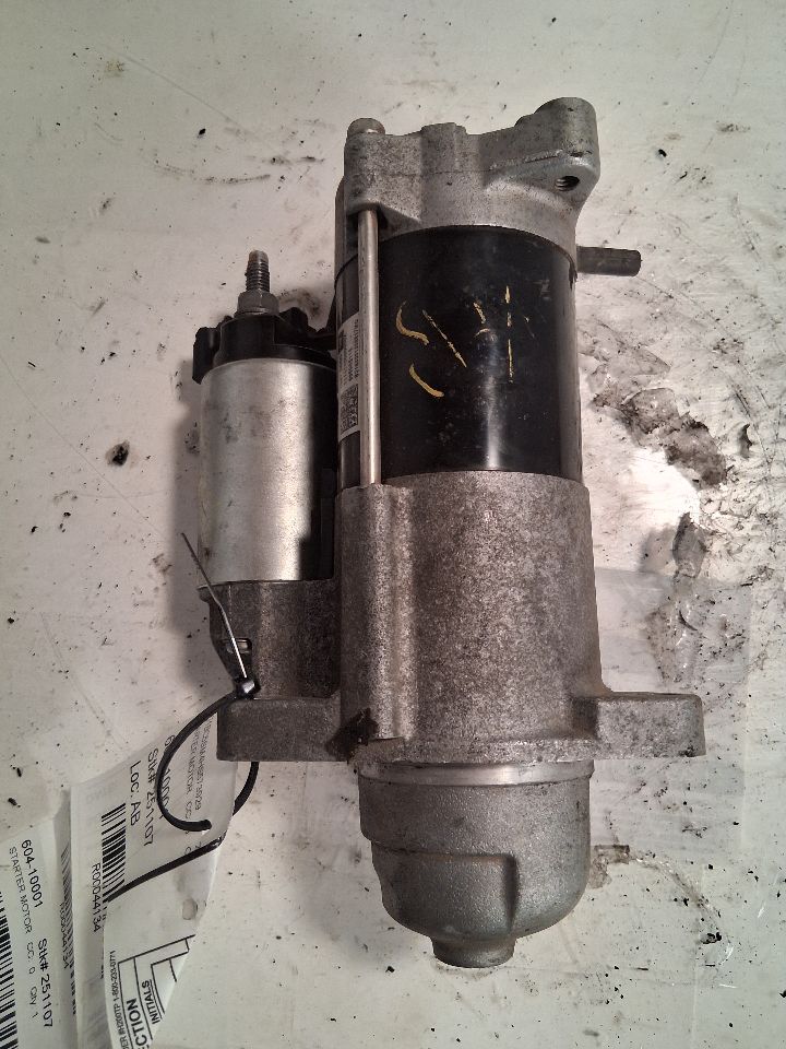 Starter Motor from a 2017 Chevrolet Cruze, photo 2