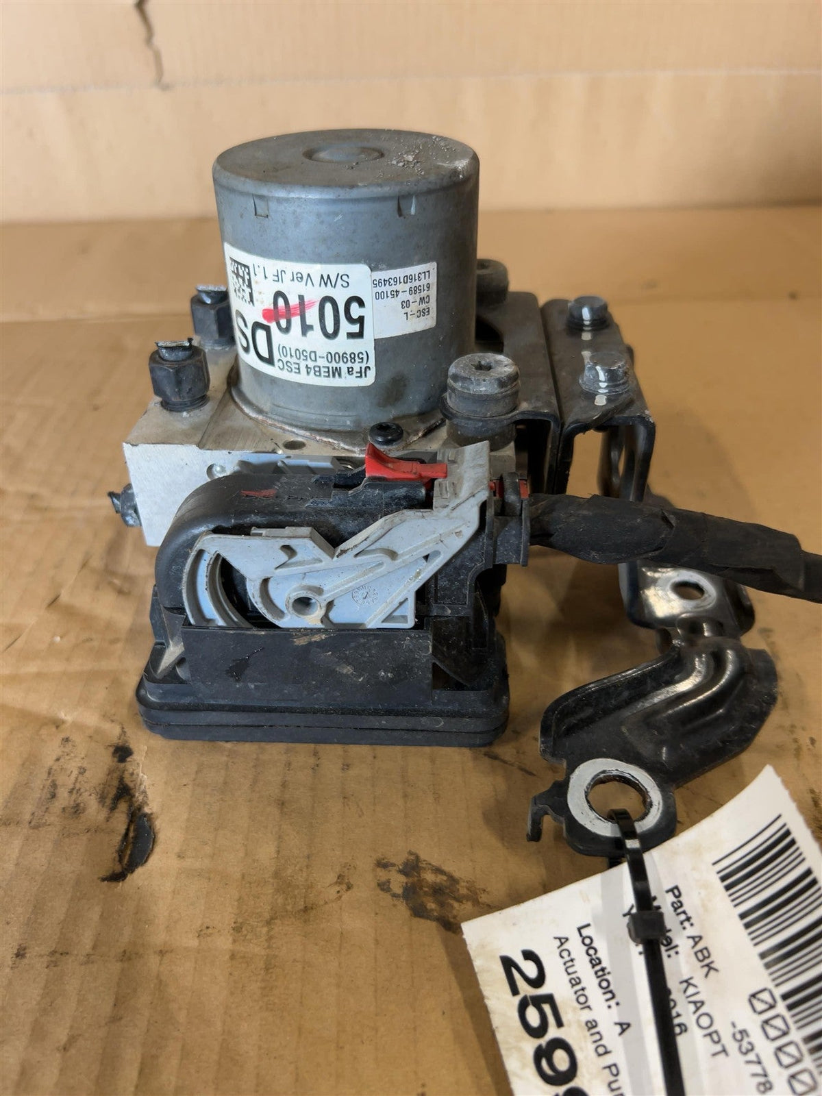 ABS Pump Module from a 2016 Kia Optima, photo 1