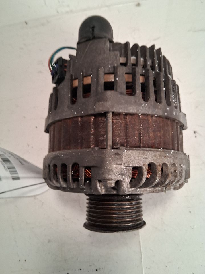 Alternator from a 2015 Nissan Versa, photo 2