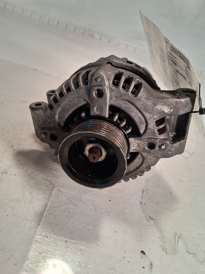 Alternator from a 2010 Acura RDX, photo 2