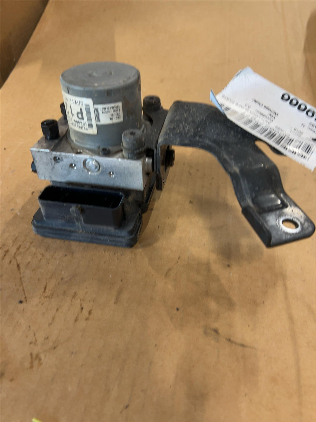 ABS Pump Module from a 2018 Kia Soul, photo 2