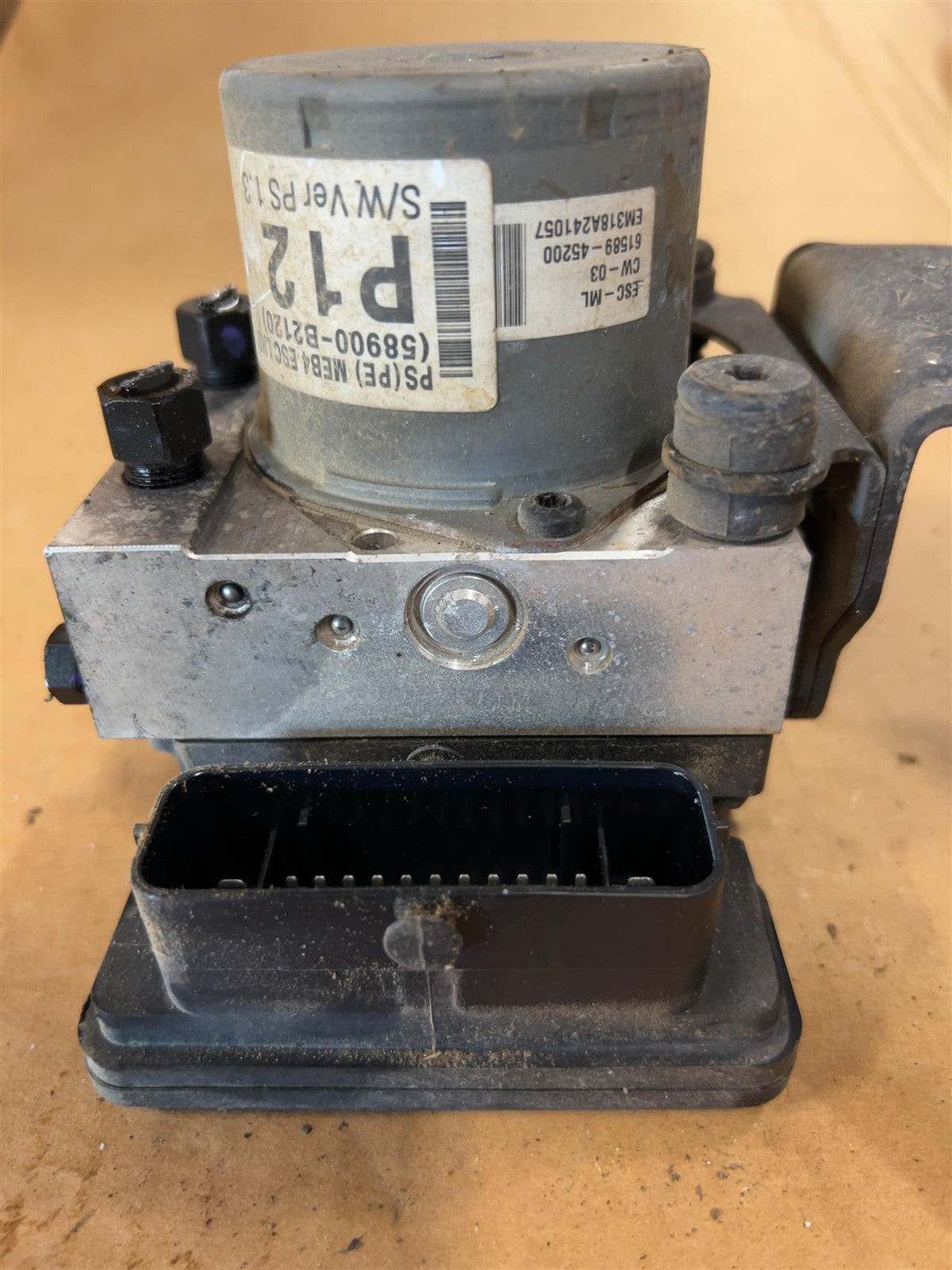 ABS Pump Module from a 2018 Kia Soul, photo 3