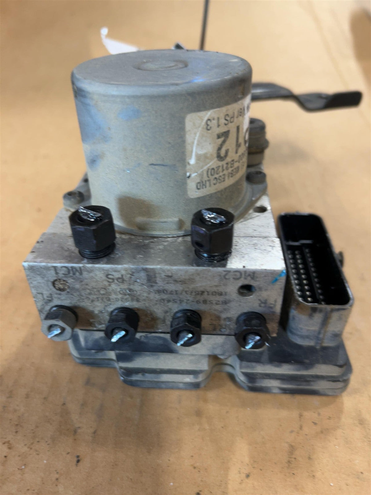 ABS Pump Module from a 2018 Kia Soul, photo 4