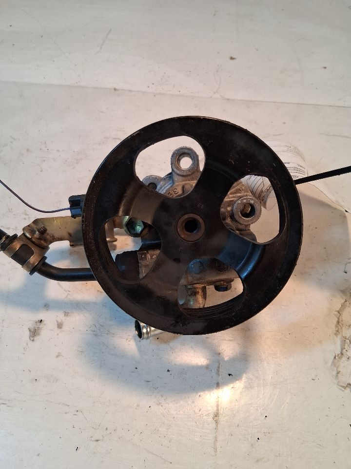 Power Steering Pump from a 2005 Toyota Corolla, photo 1