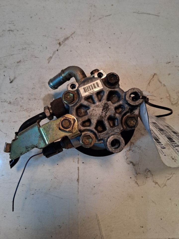 Power Steering Pump from a 2005 Toyota Corolla, photo 2
