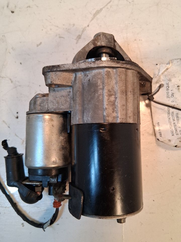 Starter Motor from a 2010 Kia Soul, photo 1