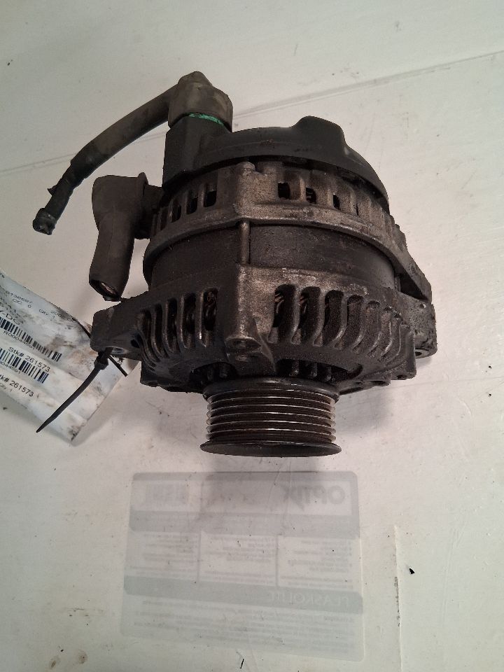 Alternator from a 2005 Honda Odyssey, photo 1
