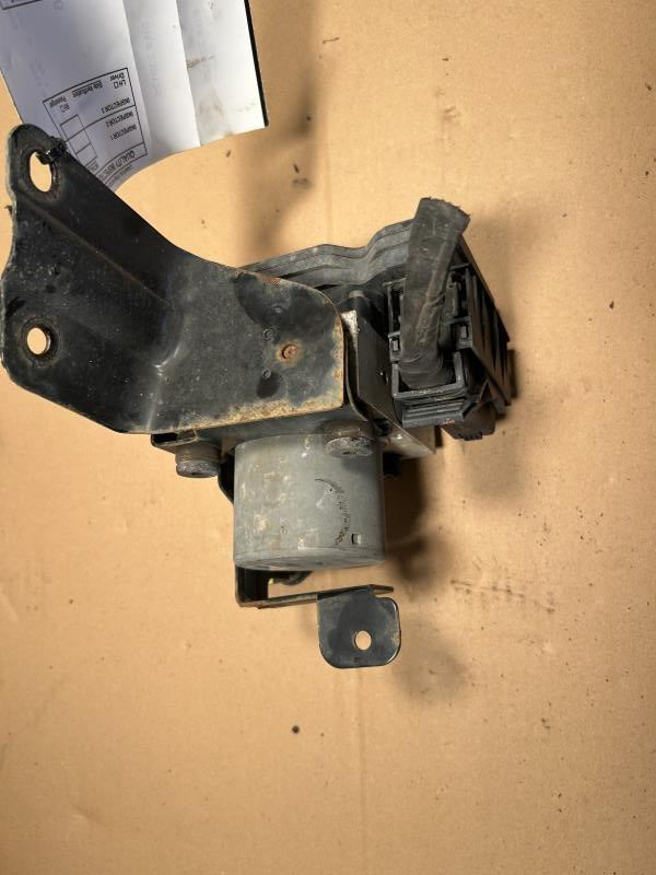 ABS Pump Module from a 2011 Kia Sorento, photo 1
