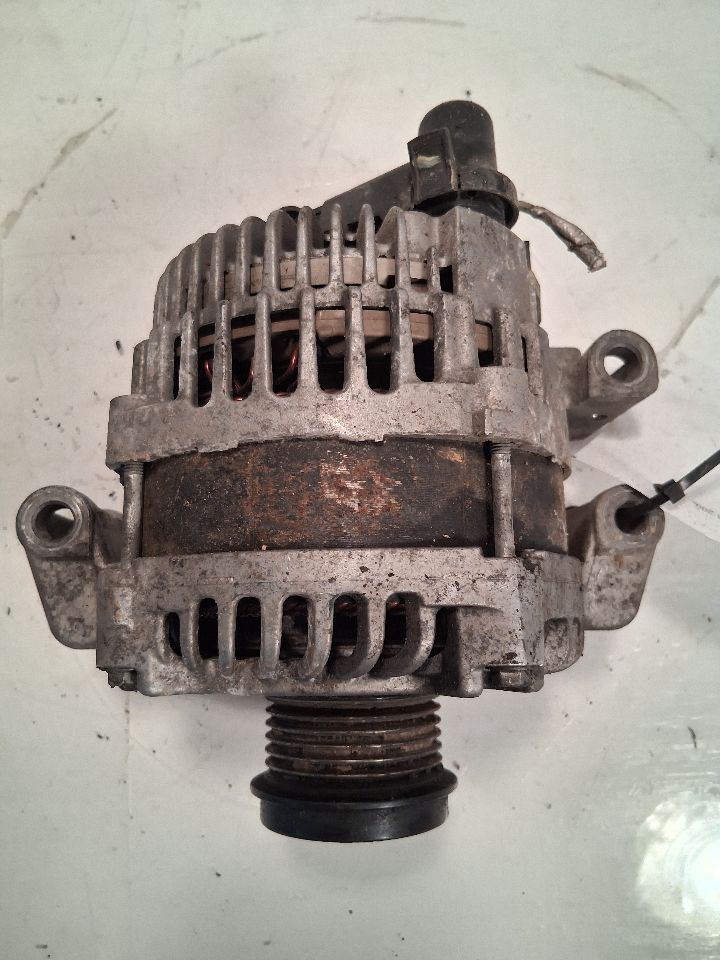 Alternator from a 2015 Chrysler 200, photo 1