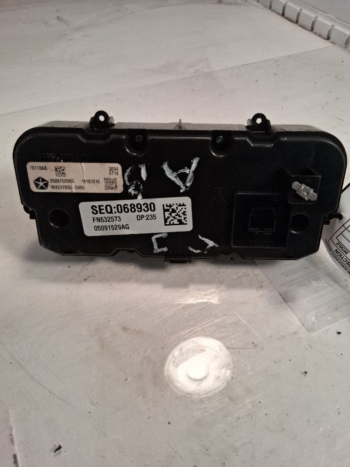 Climate Control Panel from a 2015 Chrysler 200, photo 3