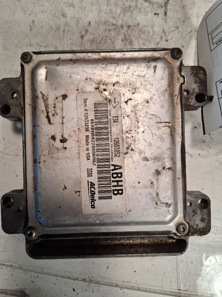 Engine Control Module (ECM/PCM) from a 2012 Chevrolet Silverado 1500, photo 1