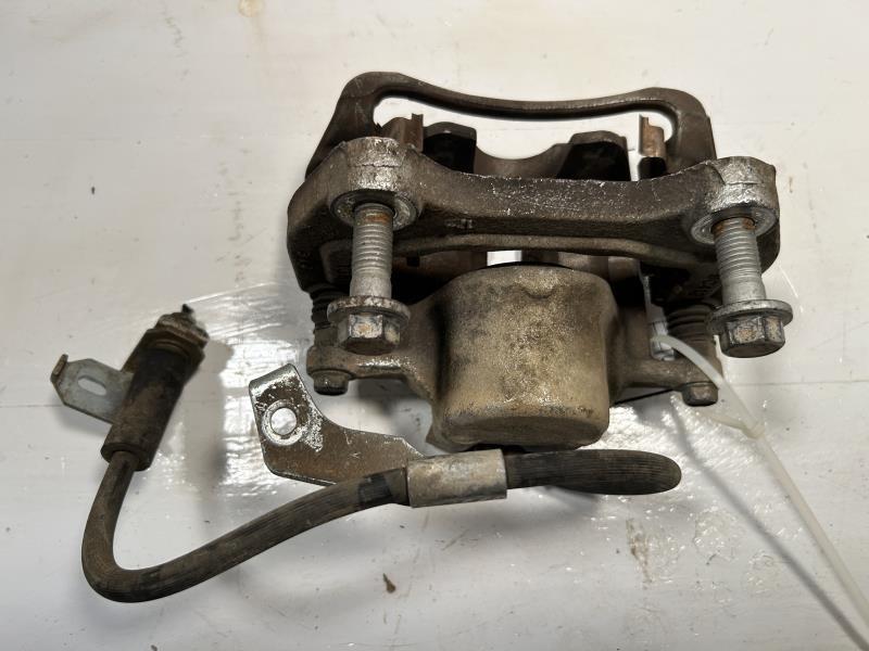 Brake Caliper from a 2014 Chevrolet Equinox, front, left side, photo 1