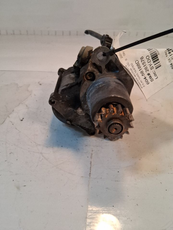 Starter Motor from a 2004 Toyota Avalon, photo 1