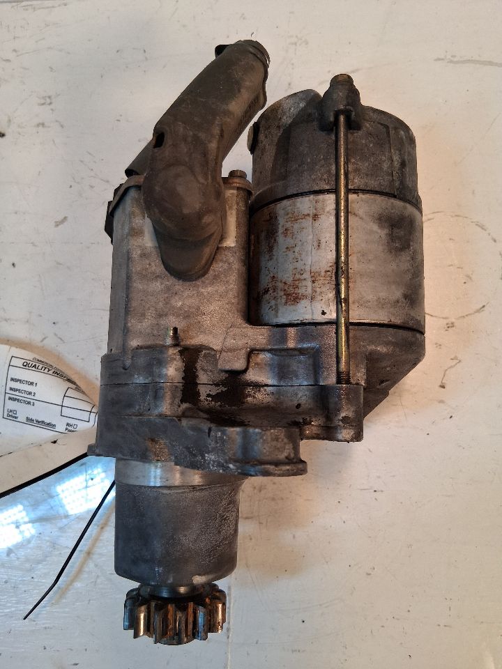 Starter Motor from a 2004 Toyota Avalon, photo 2
