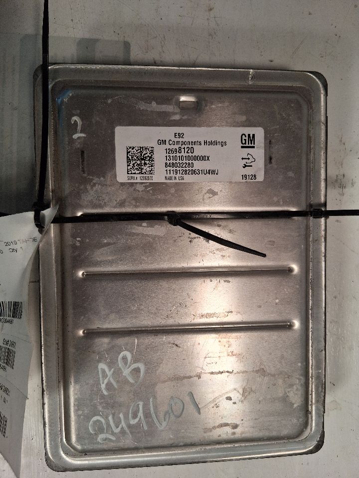Engine Control Module (ECM/PCM) from a 2019 Chevrolet Tahoe, photo 1