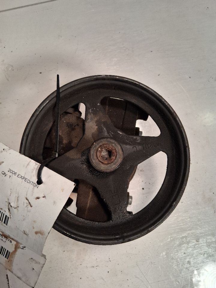 Power Steering Pump from a 2006 Ford Expedition, photo 1
