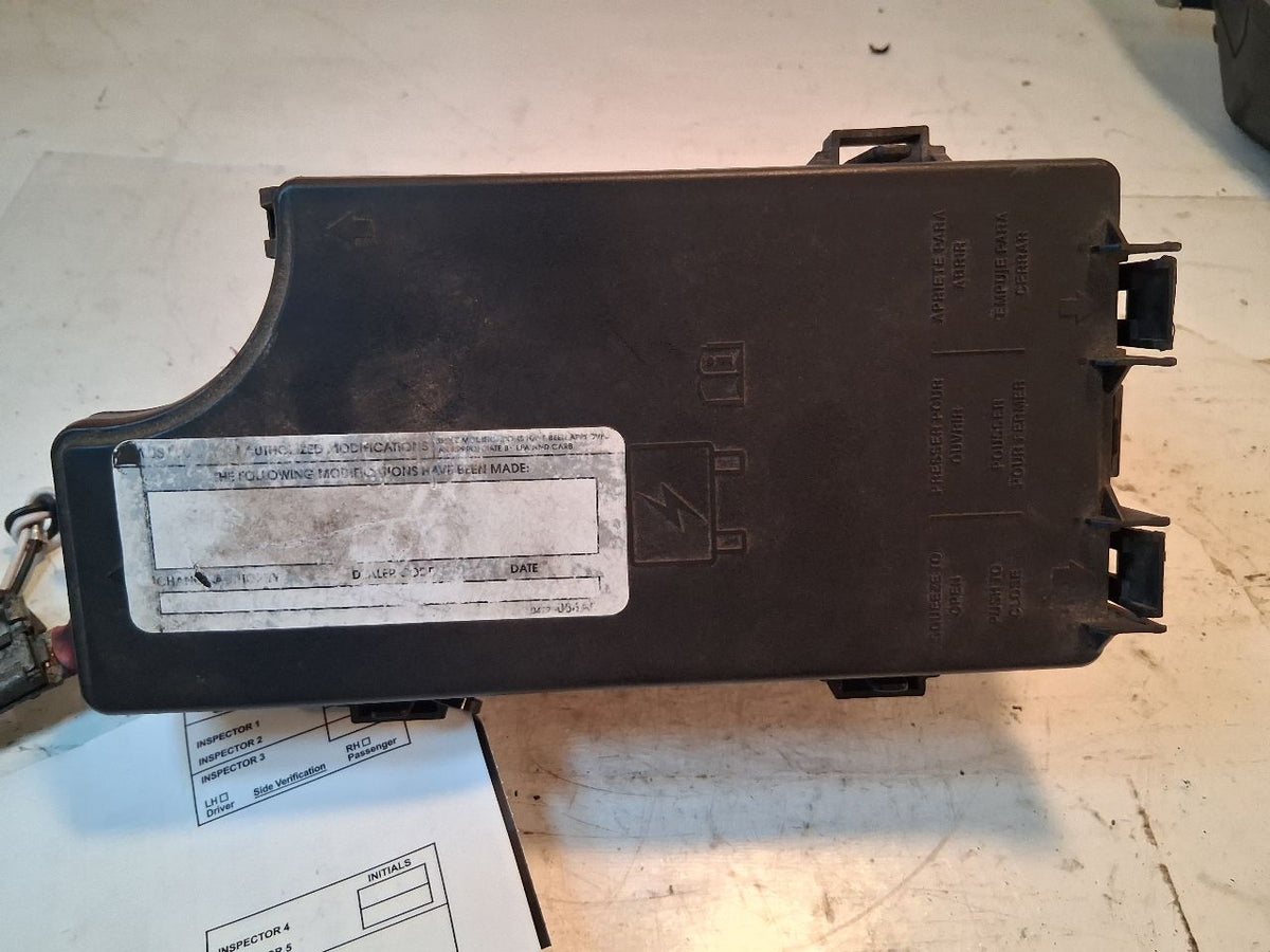 Body Control Module (BCM) from a 2016 Jeep Patriot, photo 2