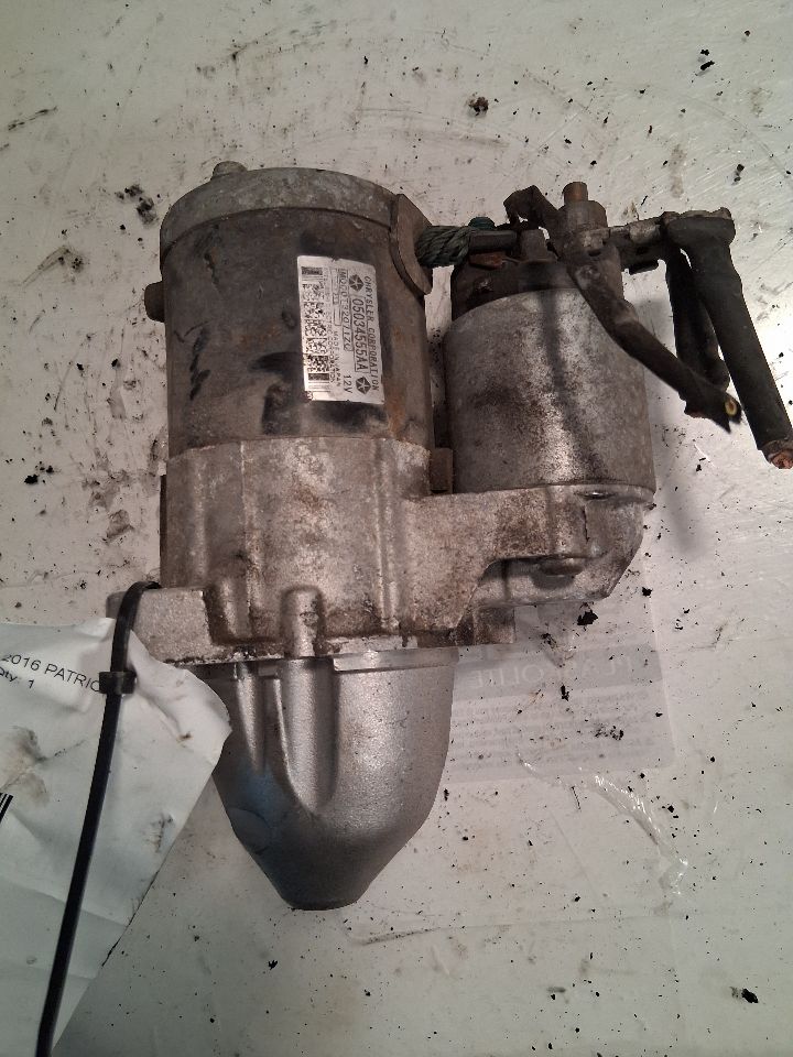 Starter Motor from a 2016 Jeep Patriot, photo 1