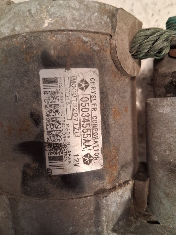 Starter Motor from a 2016 Jeep Patriot, photo 2