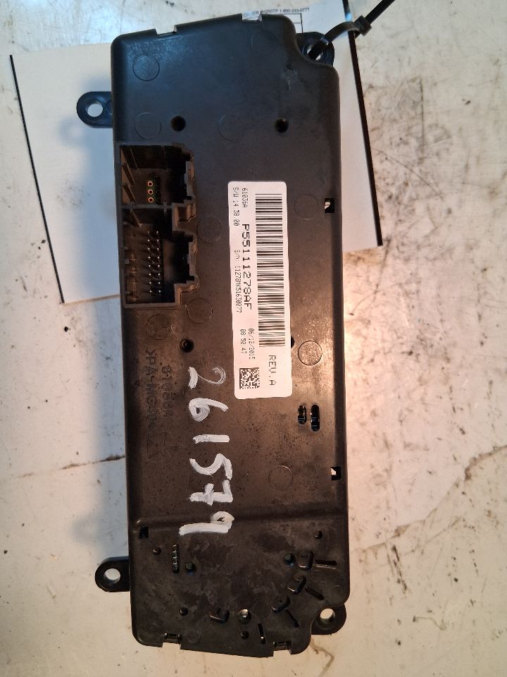 Climate Control Panel from a 2016 Jeep Patriot, photo 2