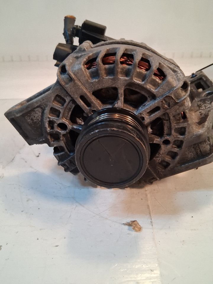 Alternator from a 2016 Ford Focus, photo 1