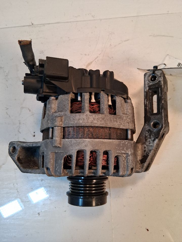 Alternator from a 2016 Ford Focus, photo 2