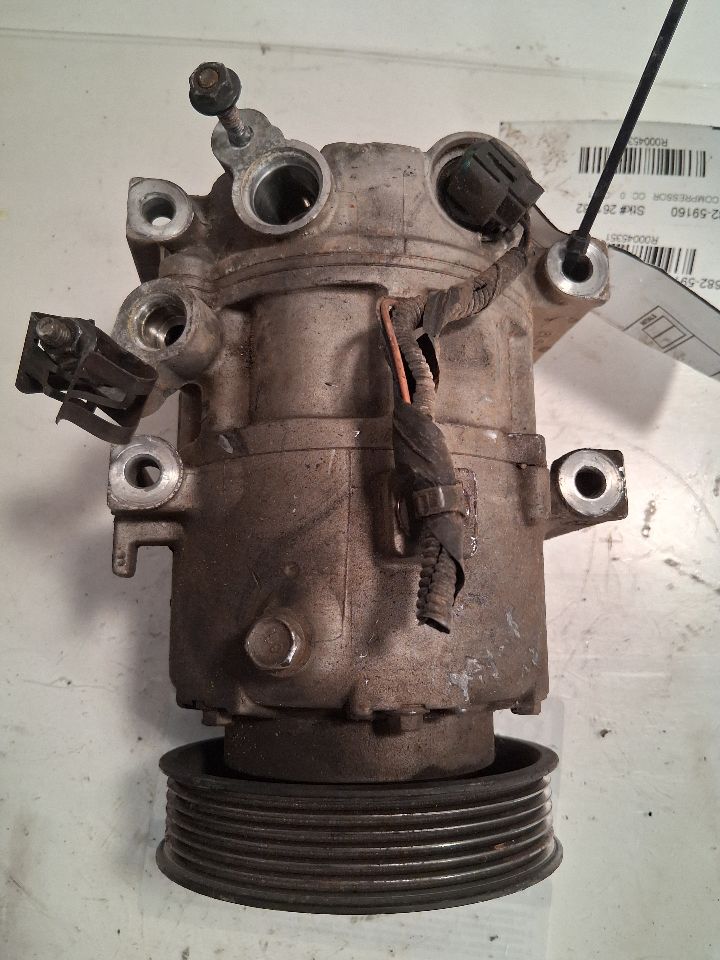 AC Compressor from a 2012 Hyundai Azera, photo 1