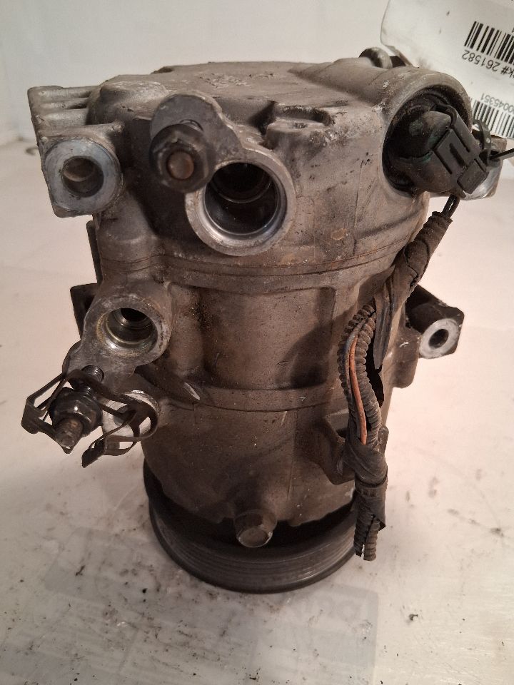 AC Compressor from a 2012 Hyundai Azera, photo 3