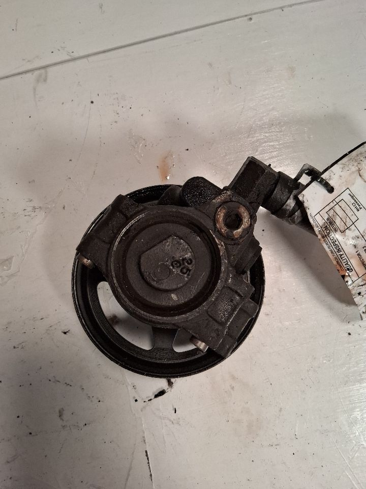 Power Steering Pump from a 2004 Mercury Grand Marquis, photo 2