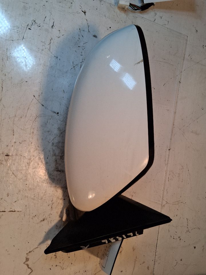 Side View Mirror from a 2017 Nissan Rogue, right side, photo 5