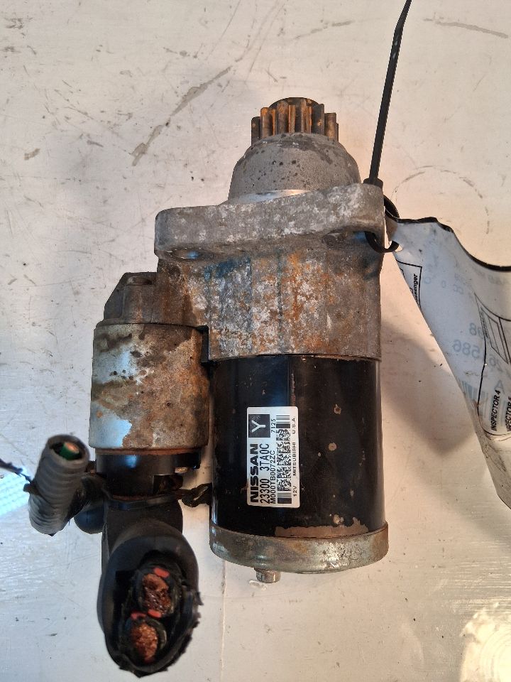 Starter Motor from a 2017 Nissan Rogue, photo 1