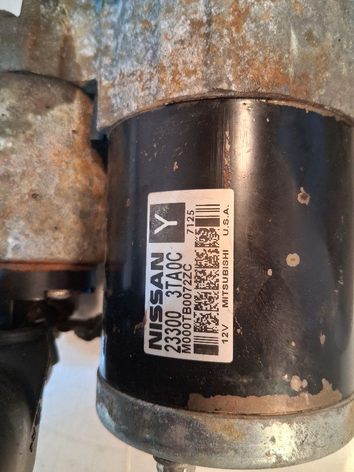 Starter Motor from a 2017 Nissan Rogue, photo 2