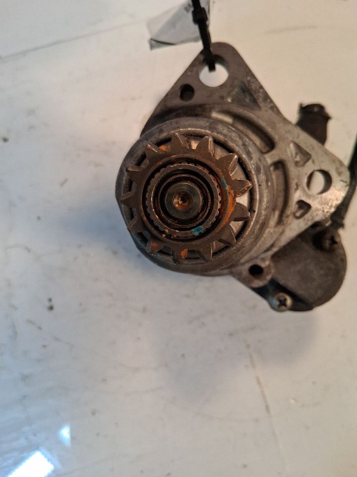 Starter Motor from a 2017 Nissan Rogue, photo 3