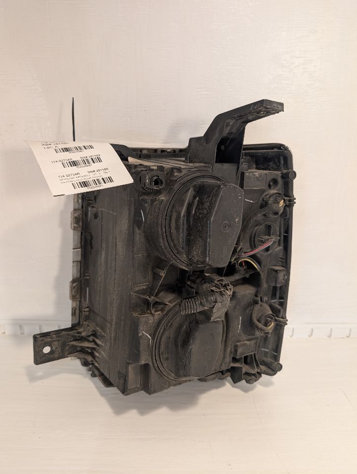 Headlight Assembly from a 2014 Chevrolet Silverado 1500, right side, photo 5