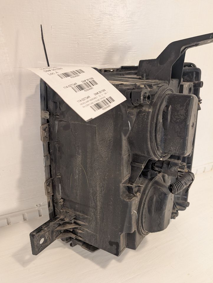 Headlight Assembly from a 2014 Chevrolet Silverado 1500, right side, photo 7