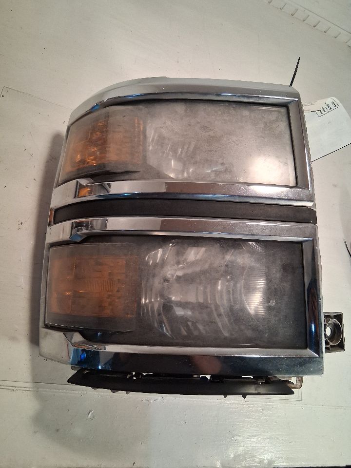 Headlight Assembly from a 2014 Chevrolet Silverado 1500, right side, photo 10