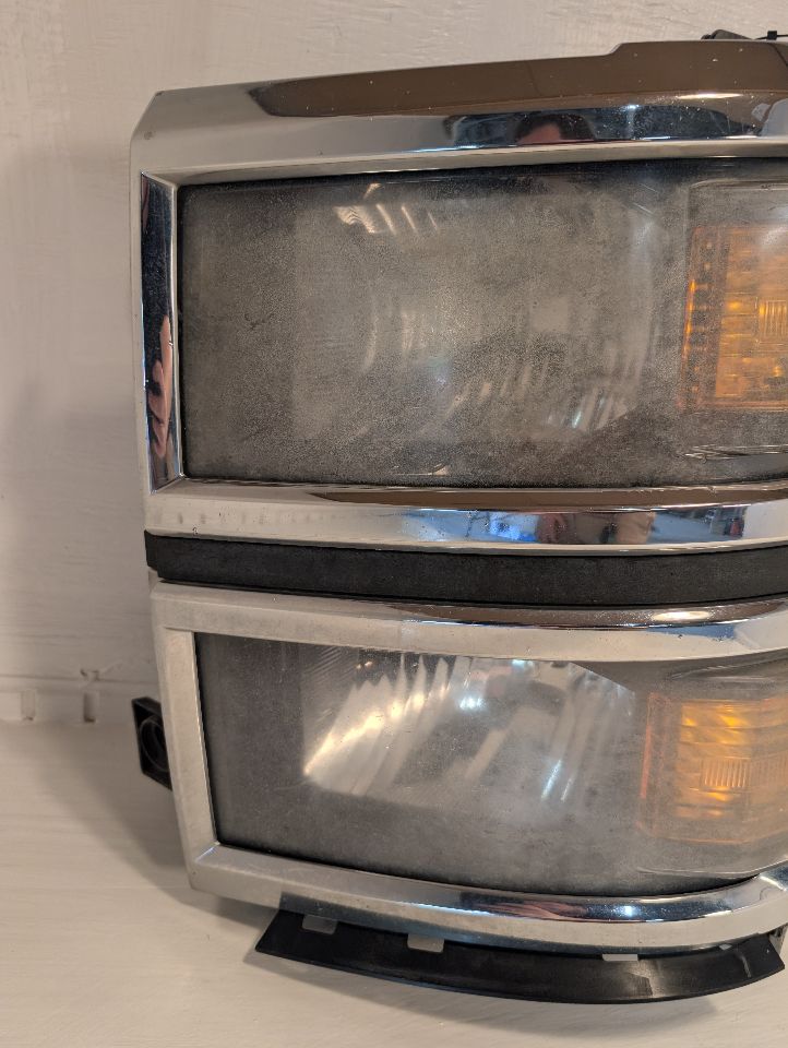 Headlight Assembly from a 2014 Chevrolet Silverado 1500, left side, photo 3