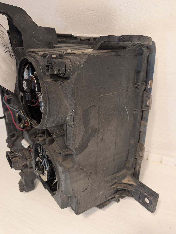 Headlight Assembly from a 2014 Chevrolet Silverado 1500, left side, photo 7