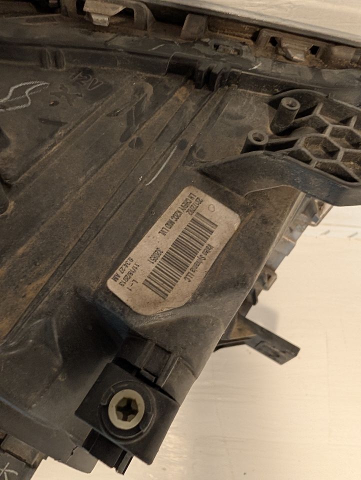 Headlight Assembly from a 2014 Chevrolet Silverado 1500, left side, photo 8