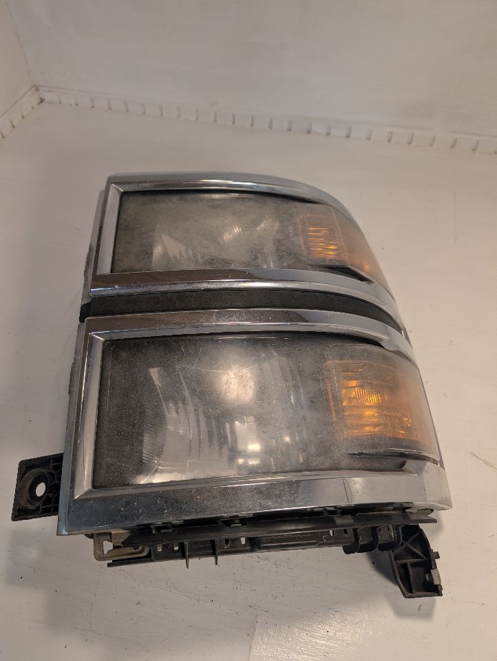 Headlight Assembly from a 2014 Chevrolet Silverado 1500, left side, photo 9