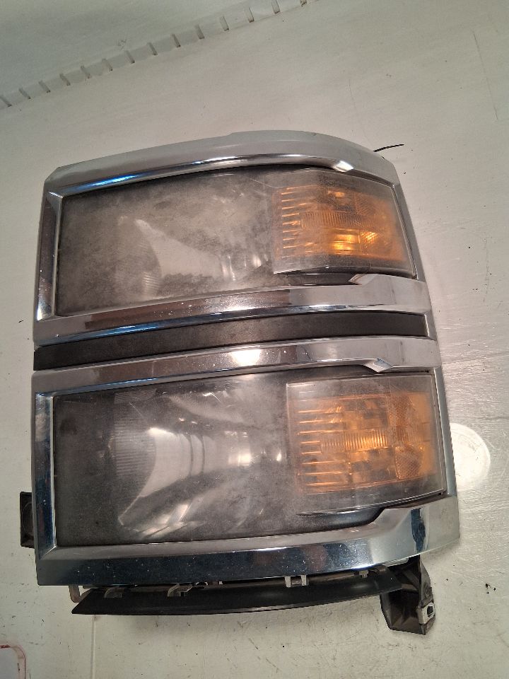Headlight Assembly from a 2014 Chevrolet Silverado 1500, left side, photo 10