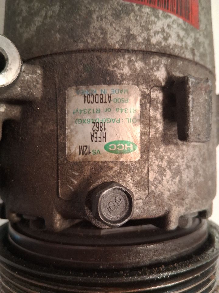 AC Compressor from a 2013 Hyundai Elantra, photo 2