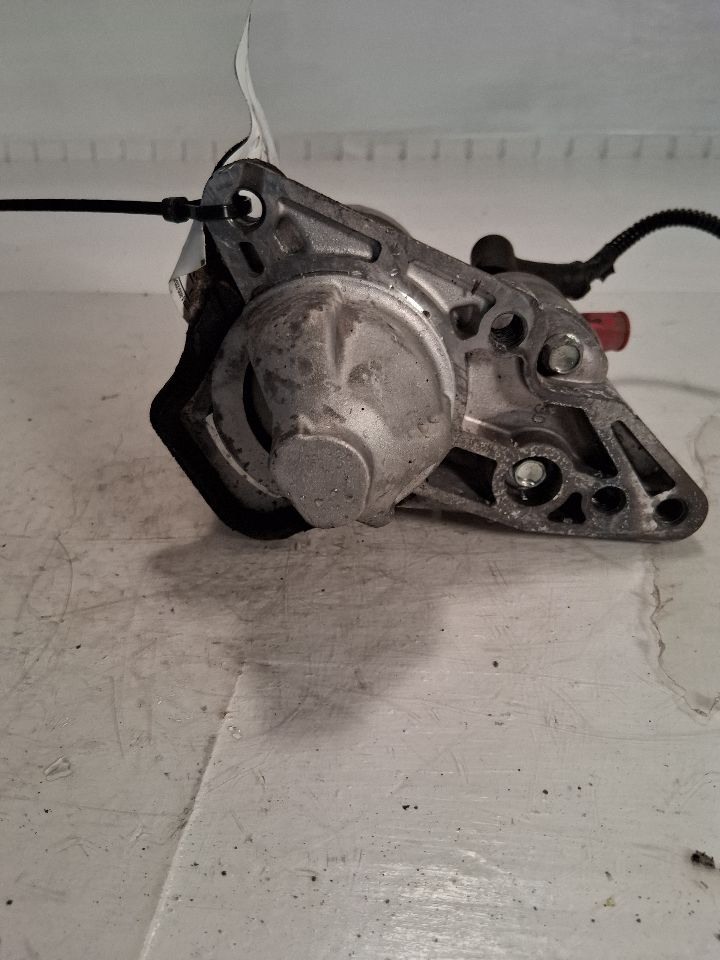 Starter Motor from a 2018 Nissan Versa, photo 1