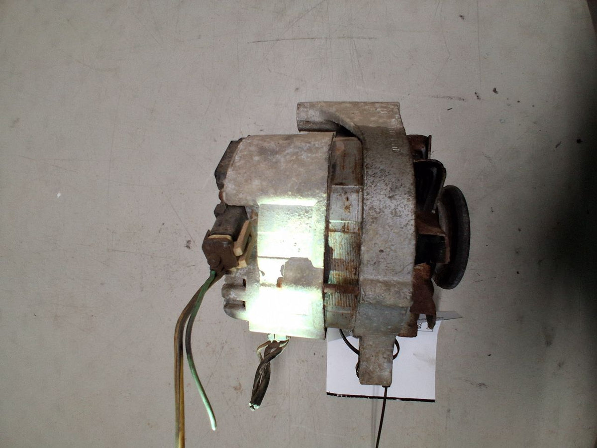 Alternator from a 1986 Ford Van, photo 2