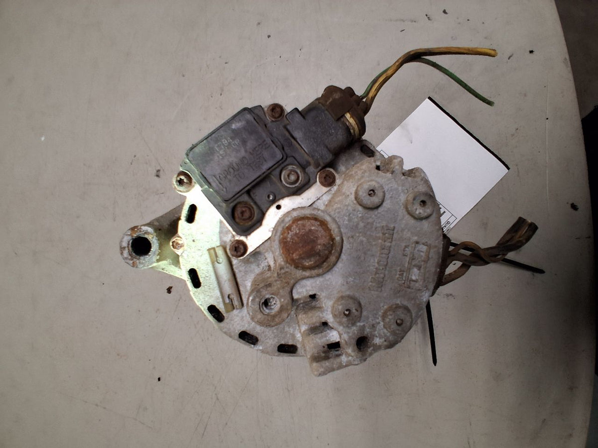 Alternator from a 1986 Ford Van, photo 3